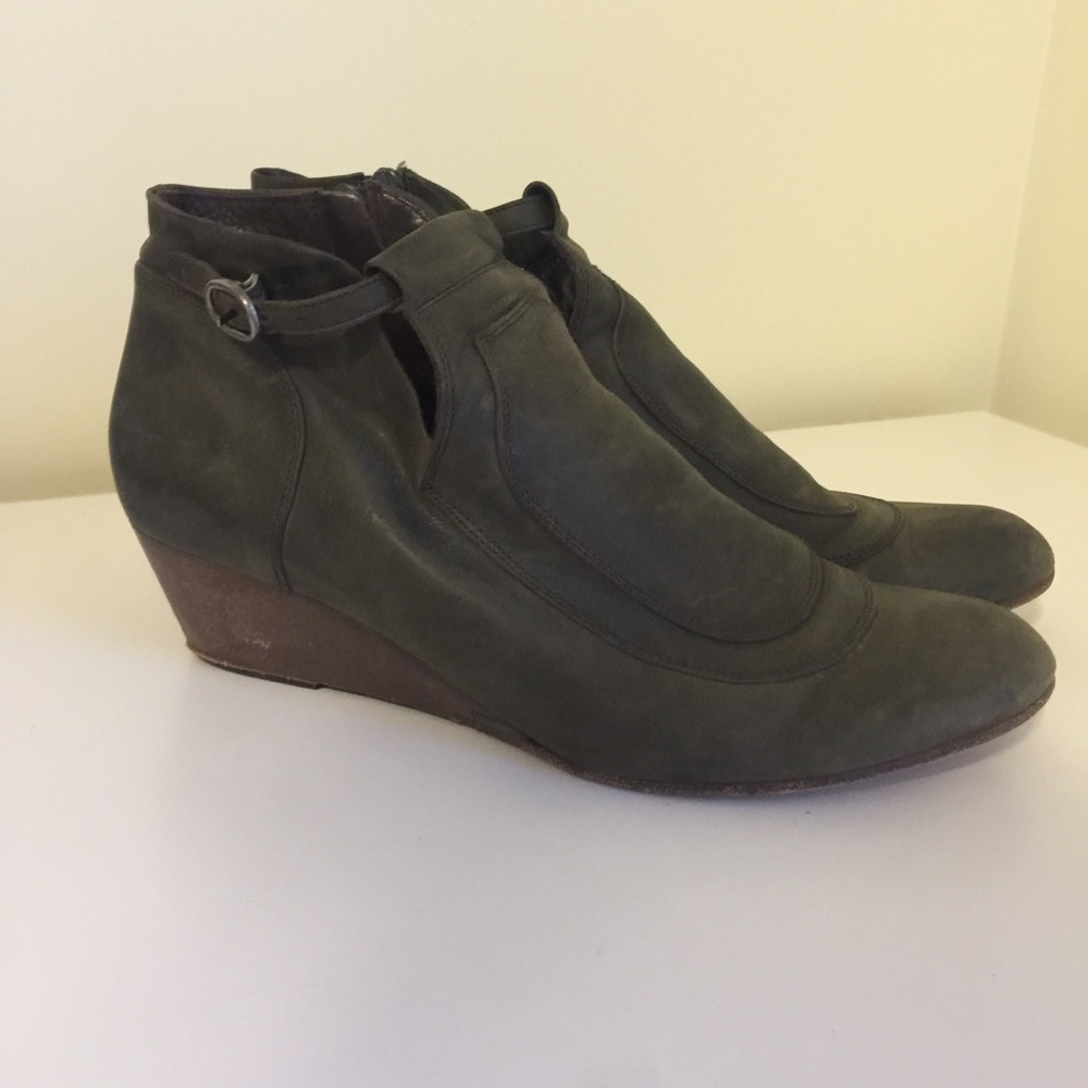 COCLICO dark green leather ankle boot wedge heel